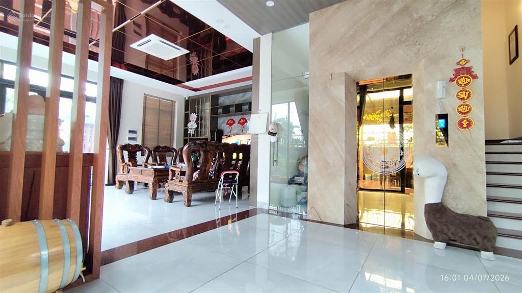 Bán biệt thự sân vườn lô góc 2 mặt tiền đường lê thị riêng  15x20m