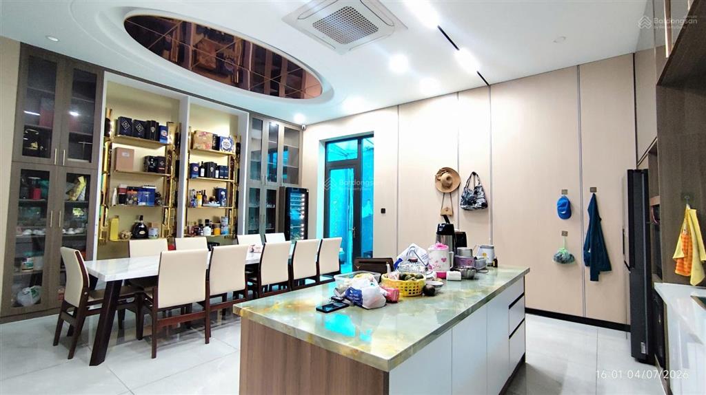 Bán biệt thự sân vườn lô góc 2 mặt tiền đường lê thị riêng  15x20m