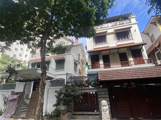 Bán biệt thự đơn lập, lão thành cách mạng, hạ yên, 210m, mt12m, hơn 100 tỷ, 0903 784 ***