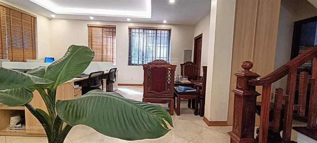 Bán biệt thự đơn lập, lão thành cách mạng, hạ yên, 210m, mt12m, hơn 100 tỷ, 0903 784 ***