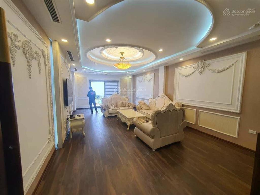 Hoàng quốc việt, nhà đẹp, phân lô, thang máy, ô tô tránh, 65m, hơn 20 tỷ, 0903 784 ***