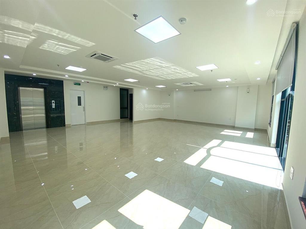 Cực hiếm, mặt phố, lô góc, ô chợ dừa, 10 tầng thang máy, kinh doanh, 108 tỷ. 0903 784 ***