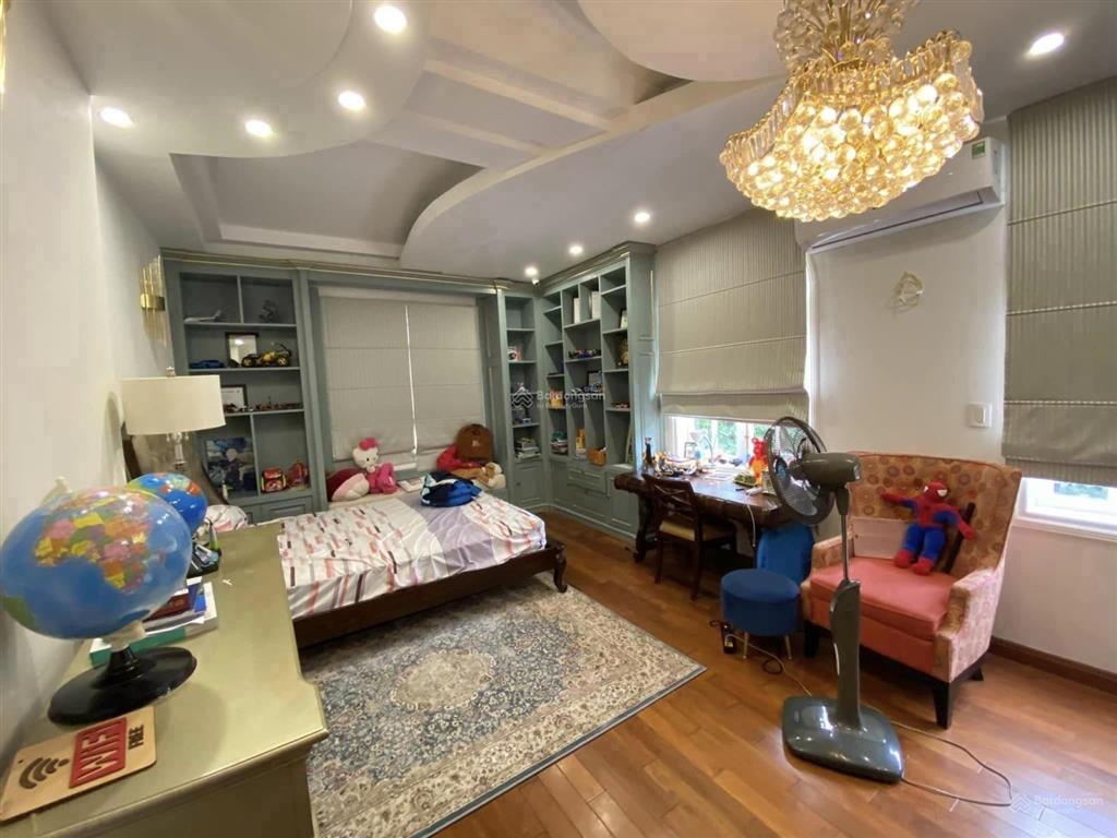 Biệt thự vip vườn đào, 2 mặt tiền, thang máy, nội thất xịn sò, 400m, 6 tầng, mt20m, giá hợp lý