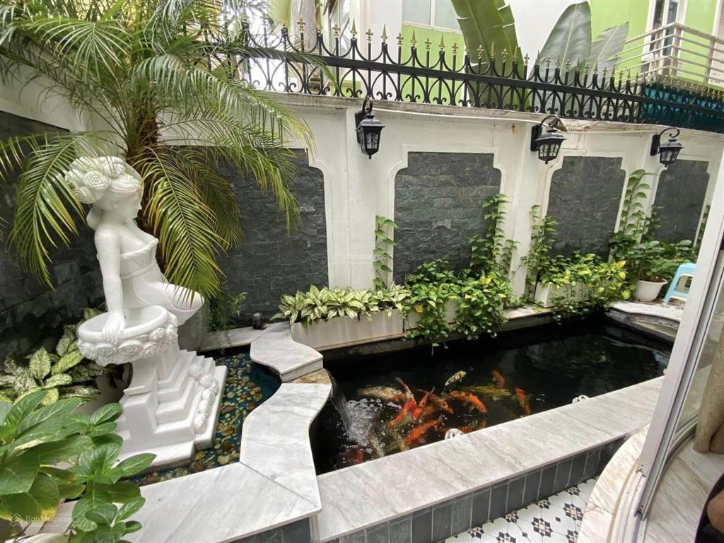 Biệt thự vip vườn đào, 2 mặt tiền, thang máy, nội thất xịn sò, 400m, 6 tầng, mt20m, giá hợp lý