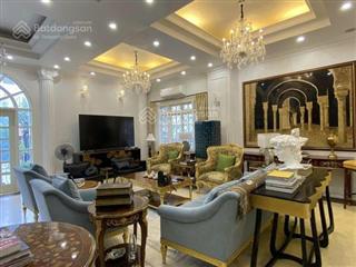 Biệt thự vip vườn đào, 2 mặt tiền, thang máy, nội thất xịn sò, 400m, 6 tầng, mt20m, giá hợp lý