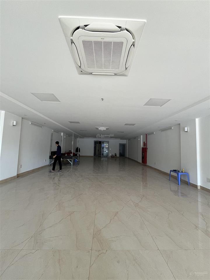 Tôi cần bán, tòa căn phòng 10 tầng, mặt phố, hoàng quốc việt, 175, nhỉnh 80 tỷ, 0903 784 ***