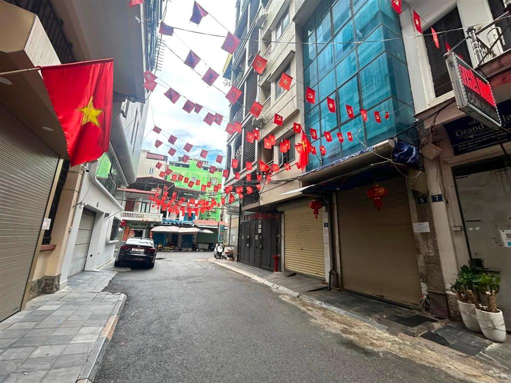 Gà đẻ trứng vàng ô tô tránh kinh doanh trần duy hưng 60m 5 tầng 24 tỷ đang kinh doanh nhà nghỉ