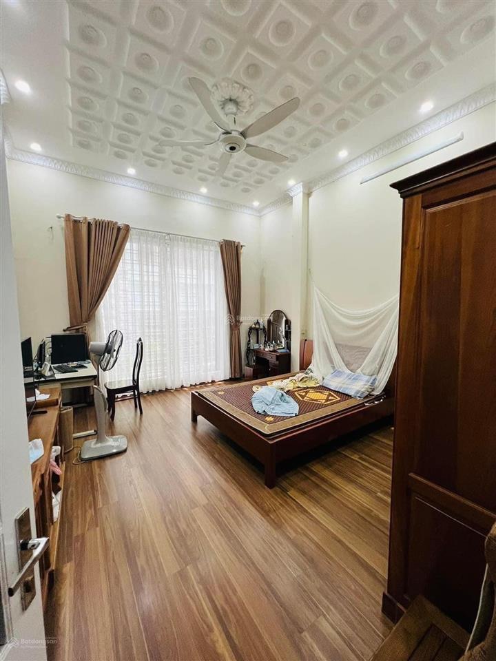Bán nhà ô tô tránh, thang máy lạc long quân, tây hồ 58m 6 tầng chào 19.2 tỷ