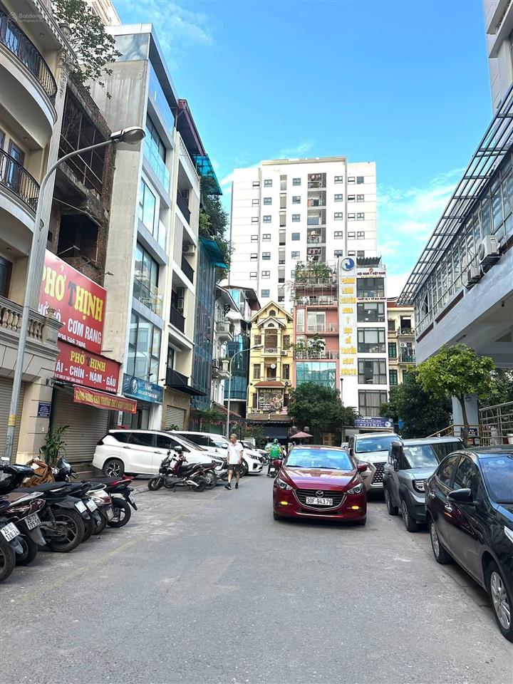 Bán nhà hoàng quốc việt 7 tầng thang máy ô tô tránh kinh doanh văn phòng 40m giá 16,5 tỷ.