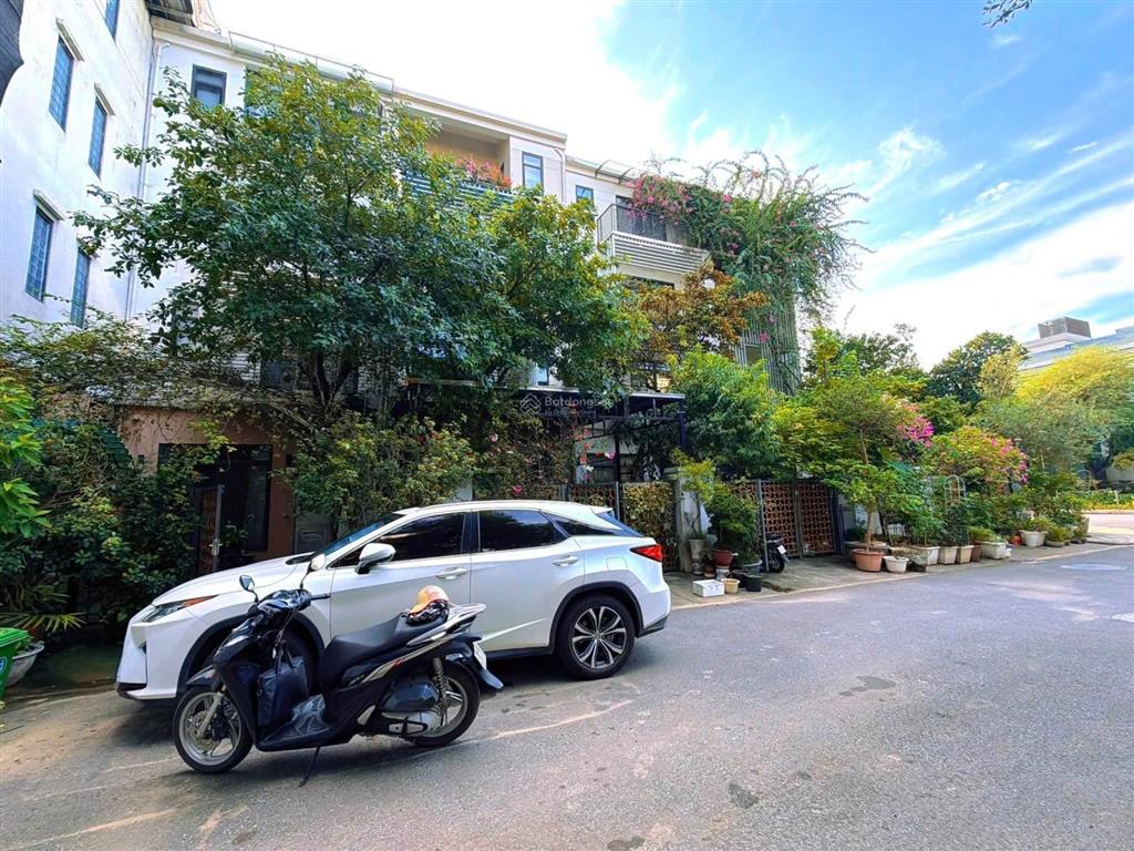 Bán nhà phân lô đẳng cấp dương khuê ô tô tránh vỉa hè rộng mặt tiền khủng 6.5m