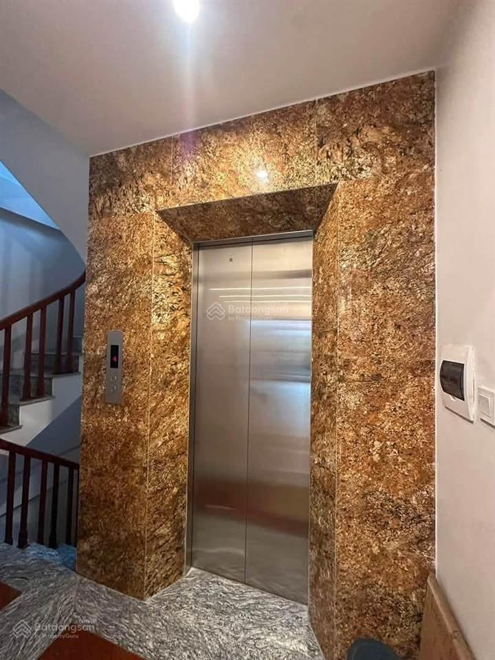 Bán nhà phân lô hoàng quốc việt  7 tầng thang máy  ô tô tránh  kinh doanh tốt  18,5 tỷ