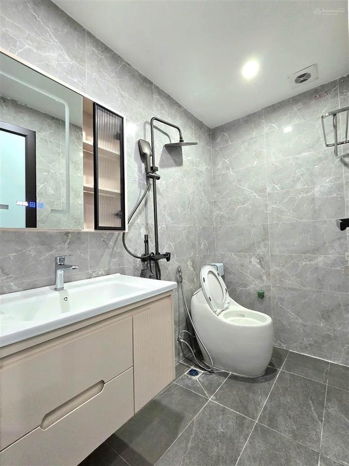 Bán nhà cách ô tô tránh 20m, thang máy, full nội thất, xuân đỉnh 5 tầng chào 8,1 tỷ