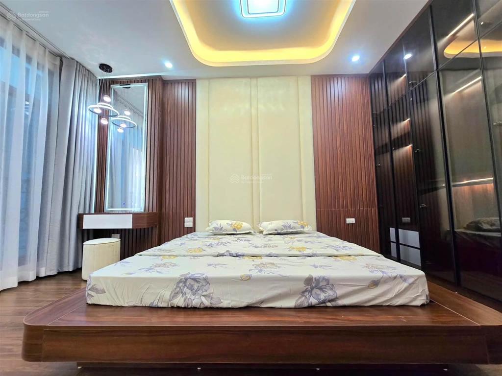 Bán nhà cách ô tô tránh 20m, thang máy, full nội thất, xuân đỉnh 5 tầng chào 8,1 tỷ