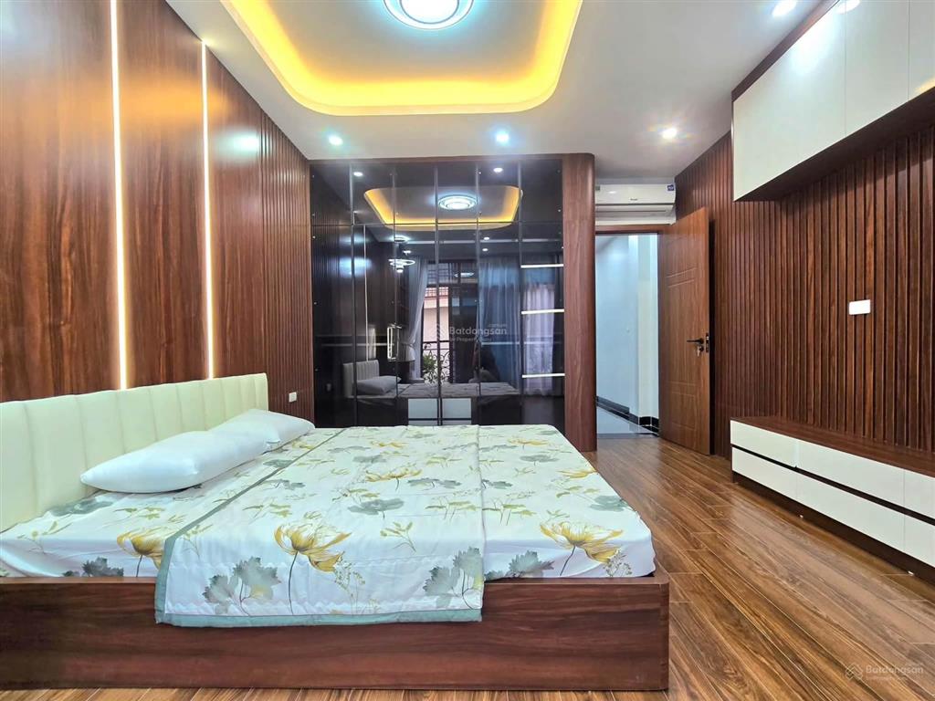 Bán nhà cách ô tô tránh 20m, thang máy, full nội thất, xuân đỉnh 5 tầng chào 8,1 tỷ