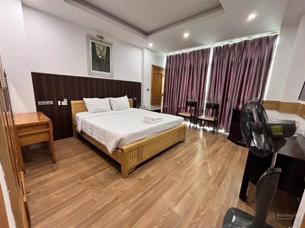 Bán nhà hoàng quốc việt 7 tầng thang máy ô tô tránh kinh doanh văn phòng 40m giá 16,5 tỷ.