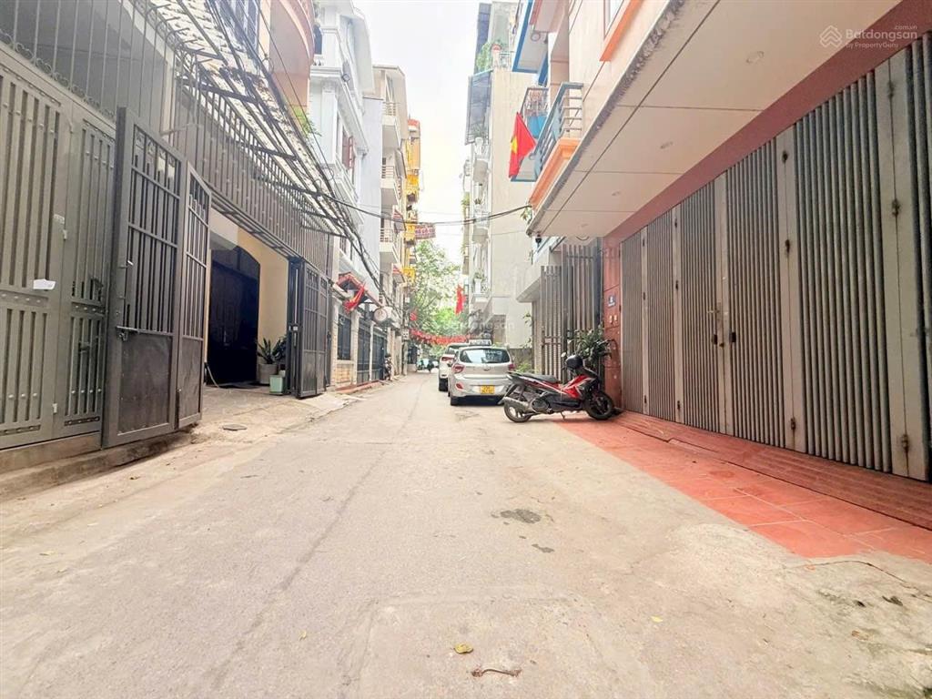 Bán nhà phân lô, ô tô hoàng quốc việt, cầu giấy 50m 5 tầng mt 4.5m chào 13.8 tỷ
