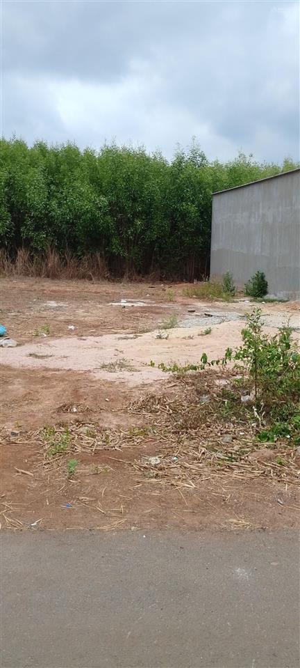 Cần bán lô đất gần cty cao phát. dt 206m2 có sẵn 82m2 thổ cư mặt tiền 7,5m. giá 950 triệu