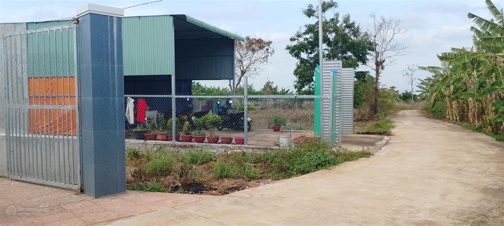 Bán căn nhà giá rẻ tại đá bạc. dt 203,8m2 có sẵn 80tc ngang 5m dài 40m. giá chỉ 890tr còn bớt lộc