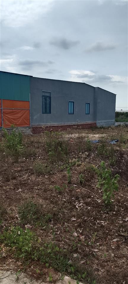 Bán căn nhà giá rẻ tại đá bạc. dt 203,8m2 có sẵn 80tc ngang 5m dài 40m. giá chỉ 890tr còn bớt lộc