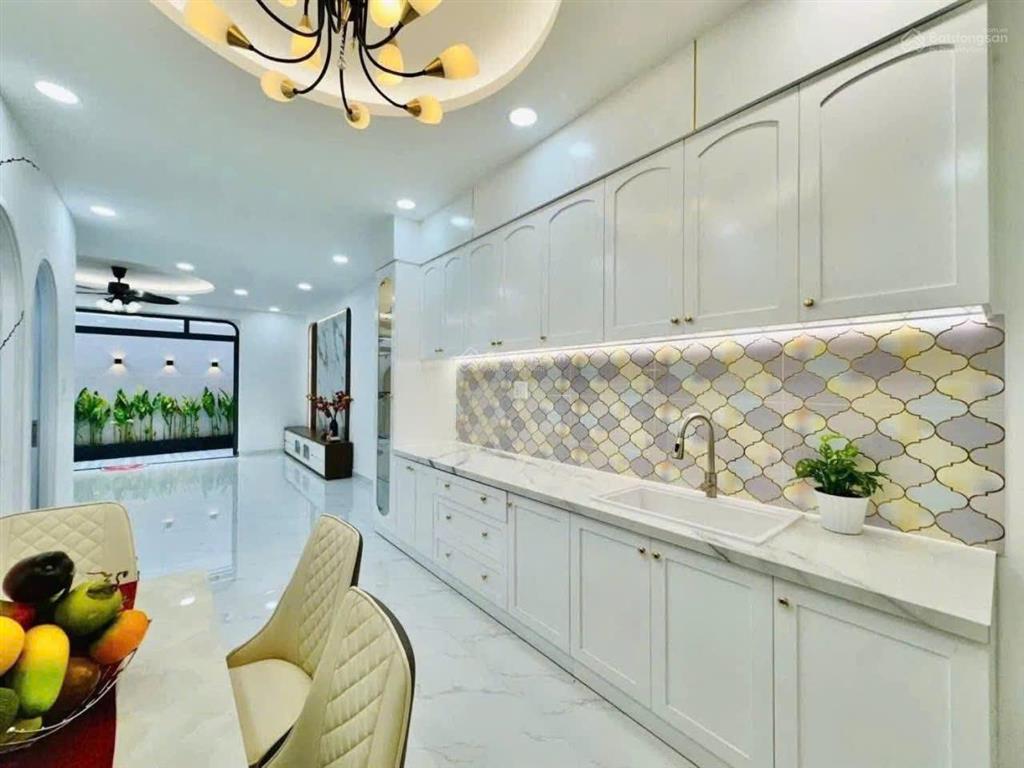 Bán nhà mới đẹp hẻm 3m đường lê đức thọ, p6, 5,4 x 13,5, 2 tầng, 3 phòng ngủ giá 5.5 tỷ tl