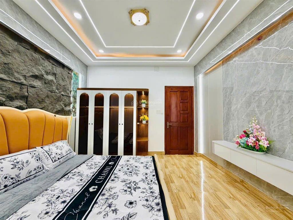 Giảm mạnh 800 triệu cho mặt tiền đường nguyễn văn khối, p.8, 4 x 16 có thang máy 450kg giá 15 tỷ tl