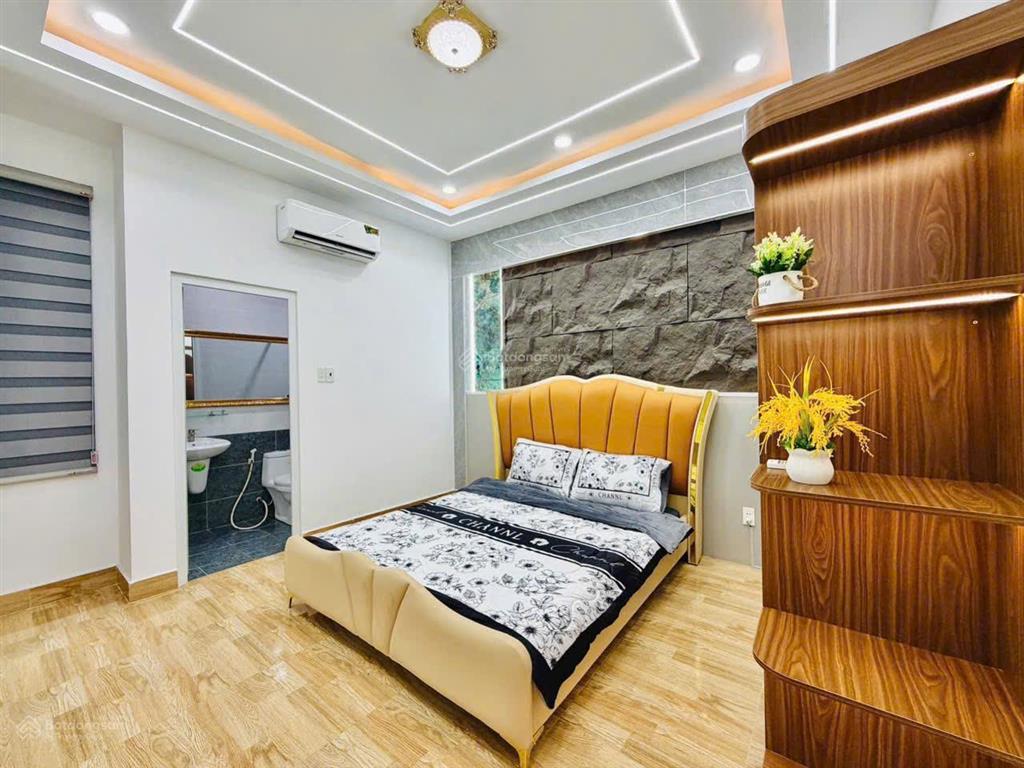 Giảm mạnh 800 triệu cho mặt tiền đường nguyễn văn khối, p.8, 4 x 16 có thang máy 450kg giá 15 tỷ tl