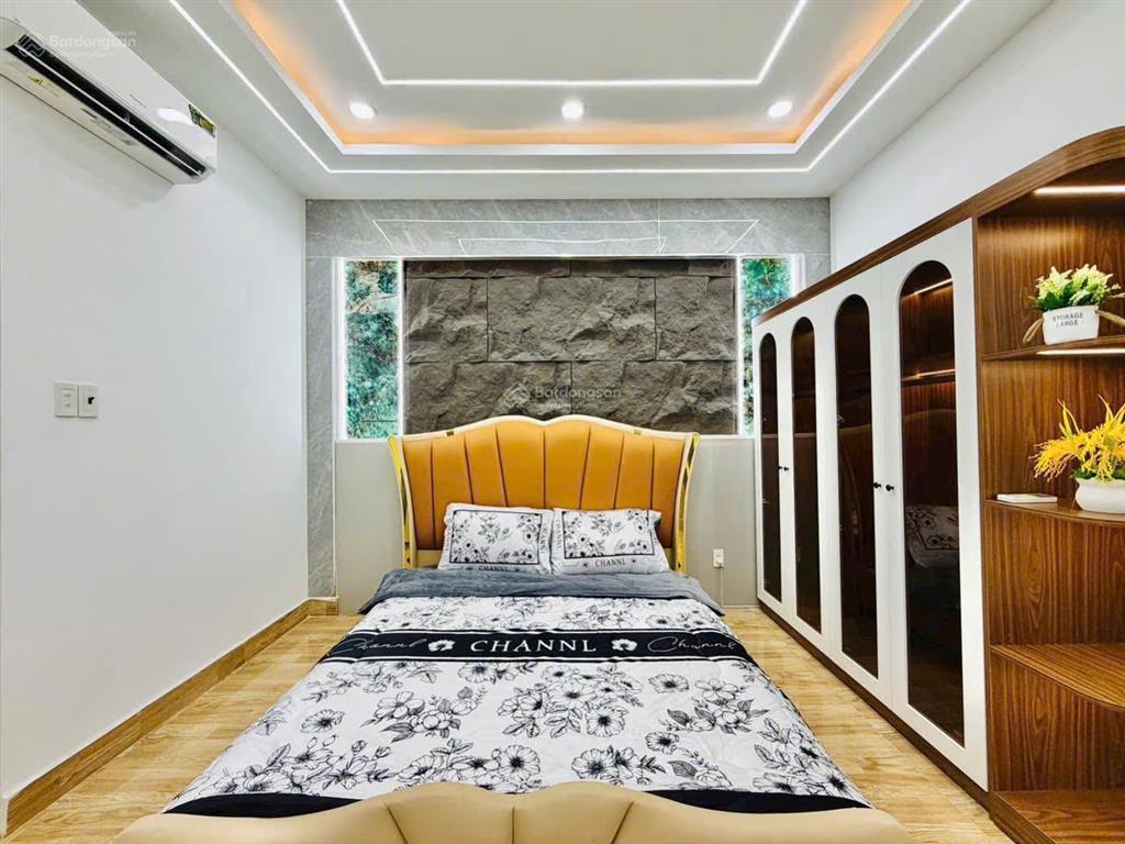 Giảm mạnh 800 triệu cho mặt tiền đường nguyễn văn khối, p.8, 4 x 16 có thang máy 450kg giá 15 tỷ tl