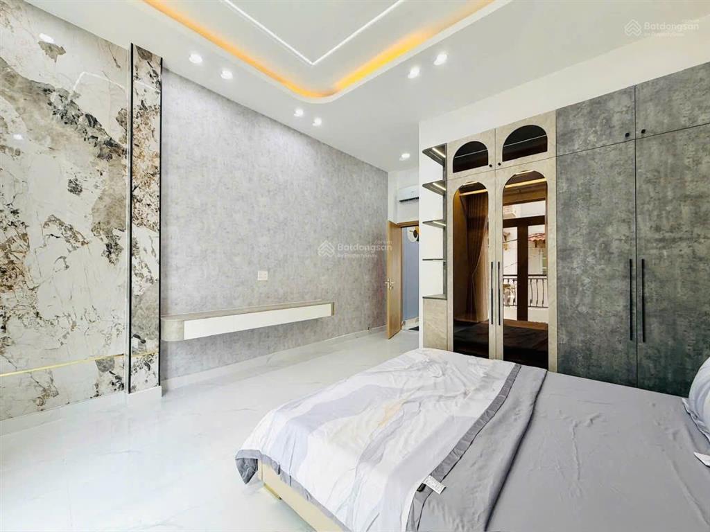 Bán nhà hẻm xe hơi 1 trục sát mặt tiền đường huỳnh văn nghệ, p.15, 4.2 x 22 giá 8.7 tỷ tl