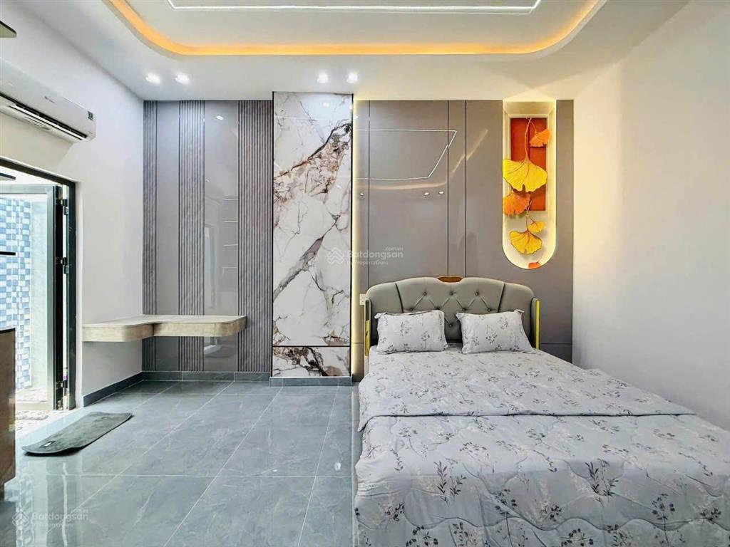 Bán nhà hẻm xe hơi 1 trục sát mặt tiền đường huỳnh văn nghệ, p.15, 4.2 x 22 giá 8.7 tỷ tl