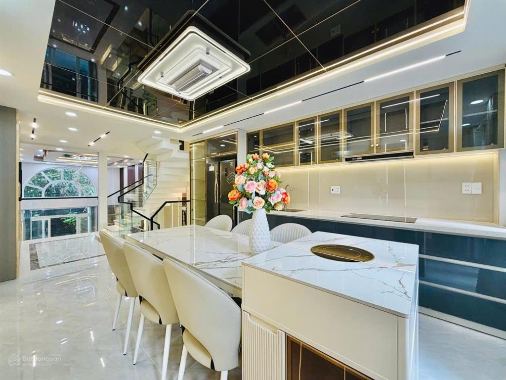 Giảm 700 triệu, bán nhà hẻm xe hơi đường quang trung, p.14, 4 x 16, 5 tầng giá 7.65 tỷ tl
