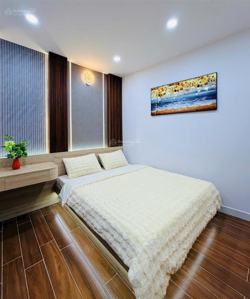 Giảm 500 triệu, bán nhà hẻm xe hơi đường phạm văn chiêu, p.14, 4 x 11, 4 tầng giá 6.5 tỷ tl