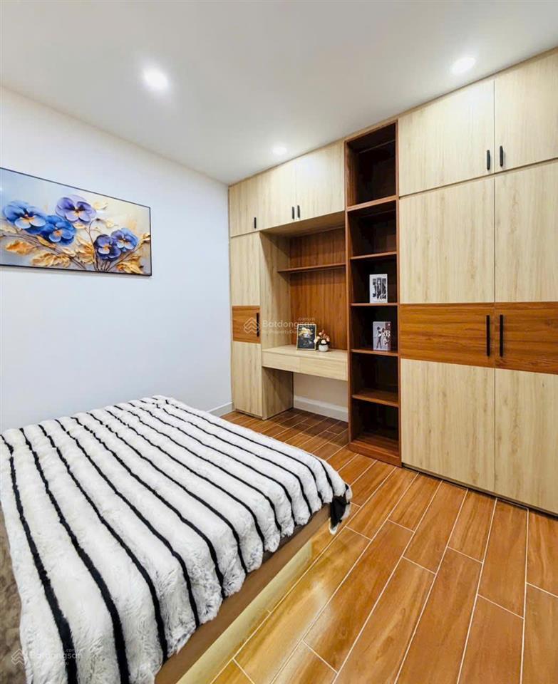 Giảm 500 triệu, bán nhà hẻm xe hơi đường phạm văn chiêu, p.14, 4 x 11, 4 tầng giá 6.5 tỷ tl