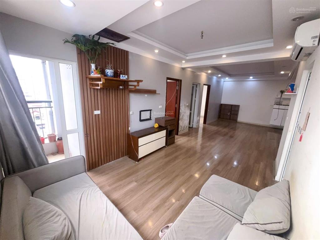 Chung cư ct2 ngõ 34 phố hoàng cầu, 70m2, 2 p.ngủ, căn góc 3 ban công thoáng sáng view thẳng hồ hc