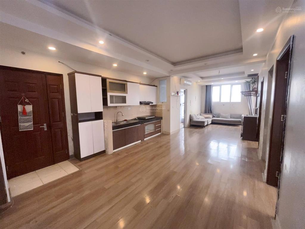 Chung cư ct2 ngõ 34 phố hoàng cầu, 70m2, 2 p.ngủ, căn góc 3 ban công thoáng sáng view thẳng hồ hc