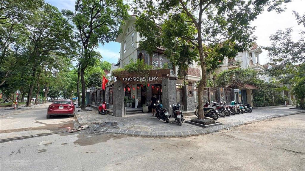 Biệt thự kđt pháp vân, lô góc cực đẹp 230m2  mặt tiền 25m  3.5 tầng  view vườn hoa, cây xanh