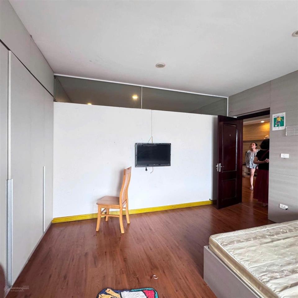 Bán chung cư d2 giảng võ, 93m2, 2 phòng ngủ, 2 wc, ban công đông nam, full nội thất (có ảnh thật)