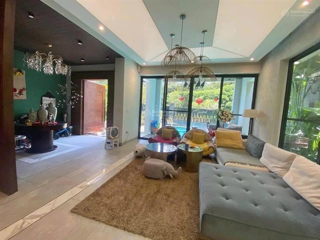 Biệt thự ciputra tây hồ, 330m2, 3.5 tầng hoàn thiện cực đẹp, mt 10m, mặt đường đôi, chỉ 303tr/m2
