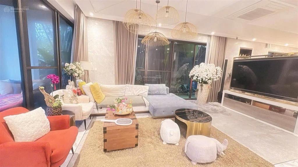 Biệt thự ciputra tây hồ, 330m2, 3.5 tầng hoàn thiện cực đẹp, mt 10m, mặt đường đôi, chỉ 303tr/m2