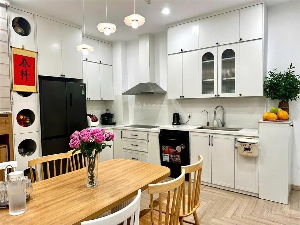 Bán căn hộ 75m2, 3 p.ngủ cực hiếm toà dolphin plaza số 6 nguyễn hoàng, full nội thất, view bể bơi