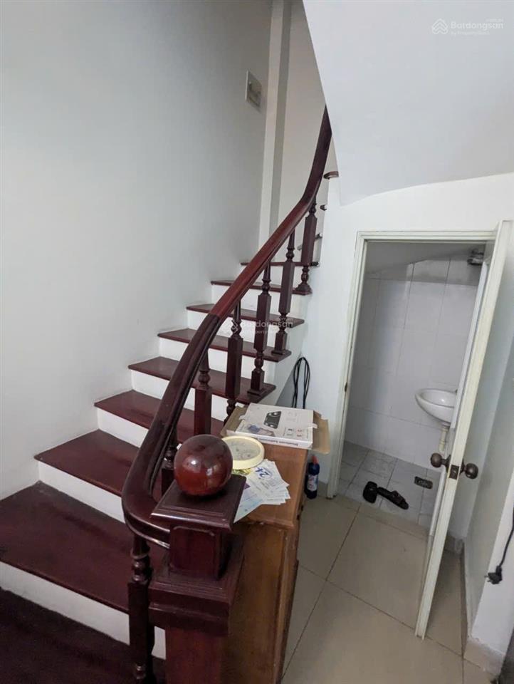 Chính chủ cho thuê nhà số 1 ngõ hoàng hoa thám, gần sungrand thụy khuê, 55m2, 4 tầng, oto vào nhà