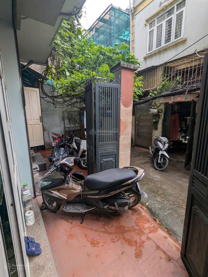 Chính chủ cho thuê nhà số 1 ngõ hoàng hoa thám, gần sungrand thụy khuê, 55m2, 4 tầng, oto vào nhà