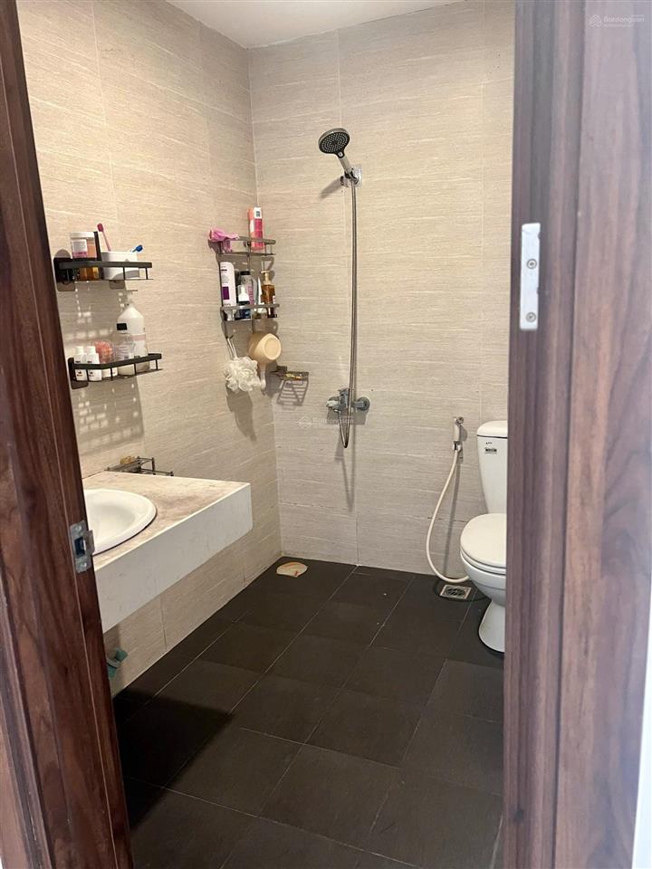 Cho thuê căn 3pn (135m) đồ cơ bản ở toà ct6 chung cư mhdi lê đức thọ  / o 9 6 9 8 3 8 7 8 8