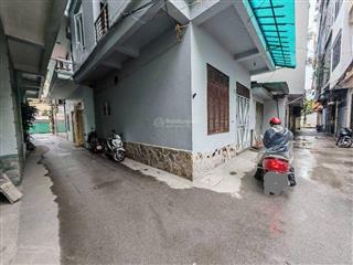 Lô góc 3 mặt thoáng ngõ thông ô tô đỗ cửa 10m ra ô tô tránhtiện ích xung quanh đầy đủ 10,65 tỷ