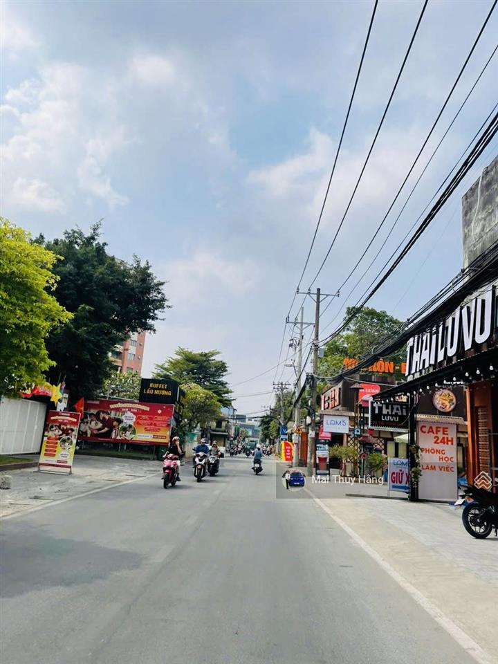 Hiếm  góc 2 mặt tiền không lộ giới sát đường hoàng diệu 2  đường 8m gần ga thủ đức