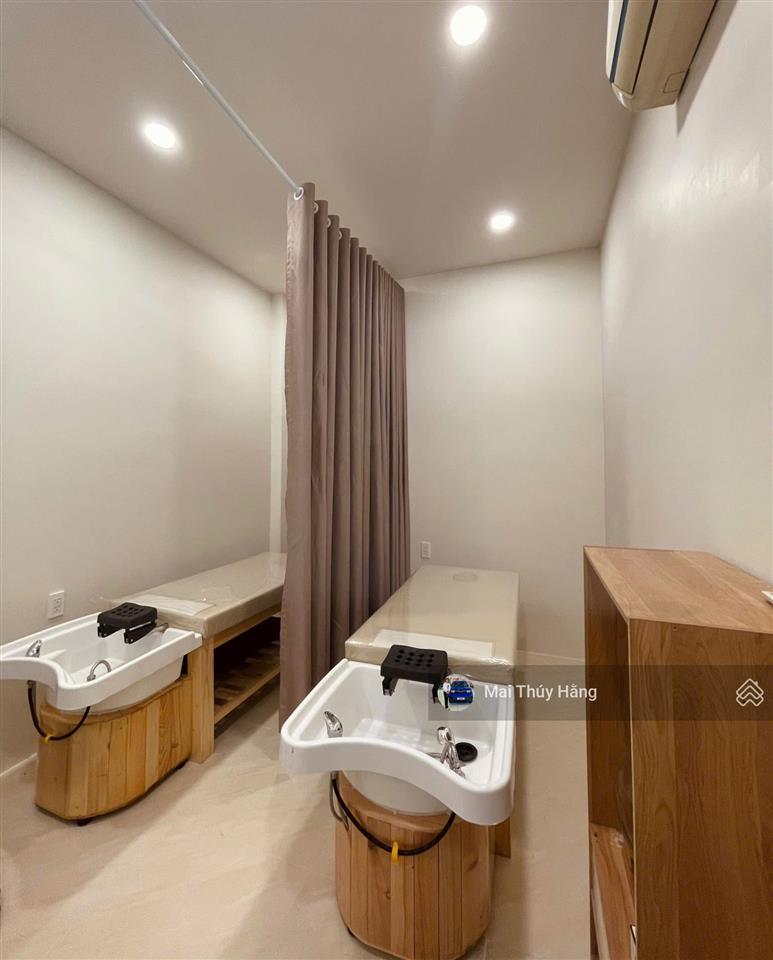 Vị trí vàng ,nhà đẹp 2 tầng vừa ở vừa kinh doanh  ngang 8 hoàn công đầy đủ