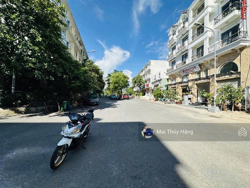 Quá ngon  giá hời khu phân lô ngay khách sạn winston phạm văn đồng  đường 20m có công viên