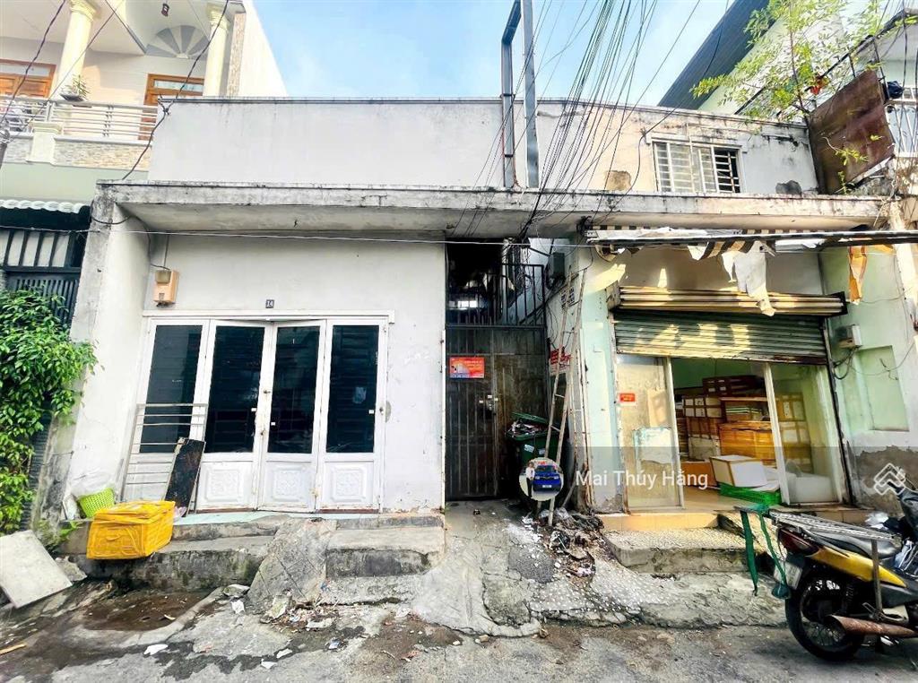 Đất full thổ cư ngang 9.2m vuông vức  đường xe hơi thông, xây cao tầng