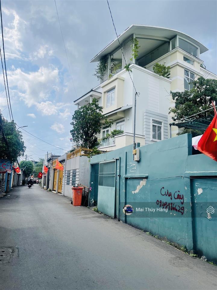 Trung tâm phường thủ đức nhà cấp 4 tiện xây mới  giá hơn 60tr/m2  tách được 2 lô  gpxd 5 tầng