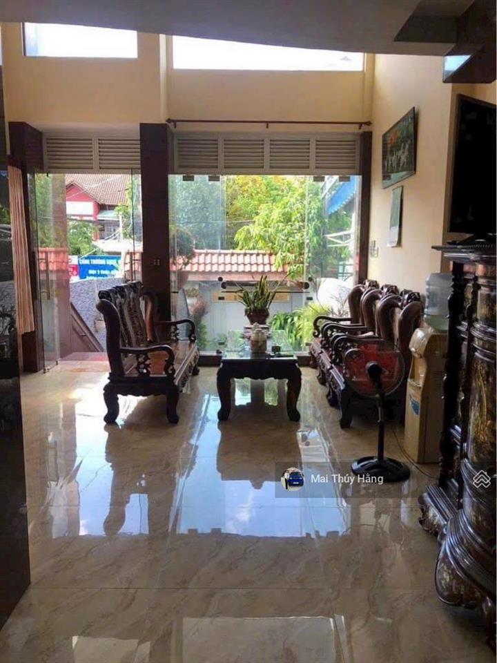 Hiếm vị trí ngay phạm văn đồng nhà 6 tầng (có hầm)  đường xe tải thông ,ngang gần 5m hoàn công đủ