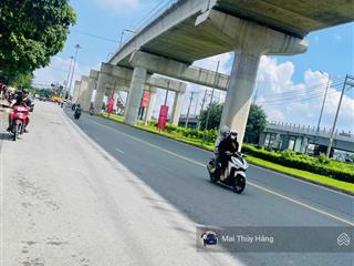 Bán gấp chdv ngay ga thủ đức chỉ 100m chdv 4 tầng kiên cố  thu nhập sẵn 60tr/ tháng  hẻm xe tải